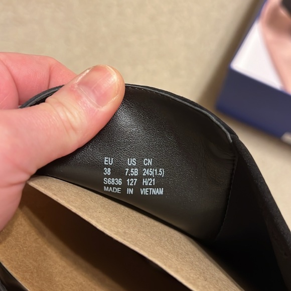 Stuart Weitzman City Greer Boot - Picture 7 of 16